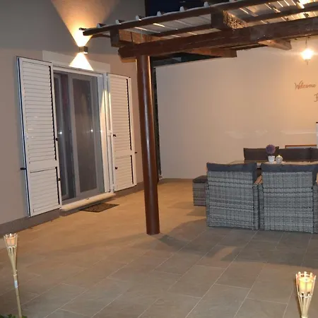 Apartman Pino דירה מוטובון