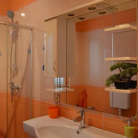 Apartman Pino דירה *