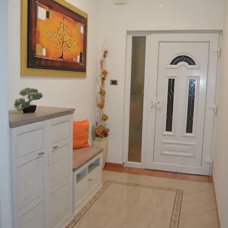 Apartman Pino * מוטובון